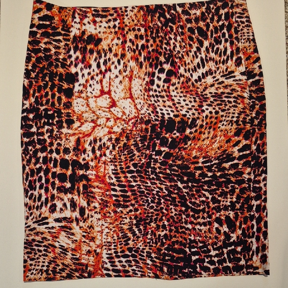 Attyre New York Black & Red Patterned Pencil Skirt Fire Colours